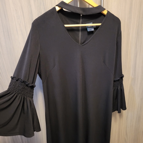Witchy Black Dress With Bell Sleeves And Choker - Picture 6 of 12